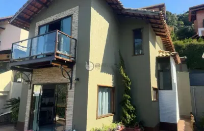 Casa à venda dentro de condomínio com 3 quartos sendo 1 suítes, 214 m² em vargem grande - teresópolis/rj.