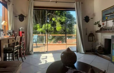 Casa para locação com 3 quartos sendo 1 suítes, 214 m² em vargem grande - teresópolis/rj.