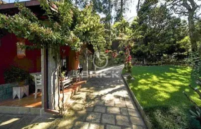 Casa à venda com 4 quartos sendo 1 suíte, 2 mil m²  de terreno no parque do imbuí - teresópolis/rj.