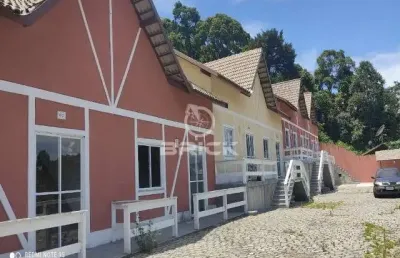 Casa com 3 quartos sendo 1 suíte em condomínio na granja guarani - teresópolis/rj.