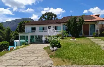 Casa com 6 quartos sendo 5 suítes em condomínio na várzea - teresópolis/rj.