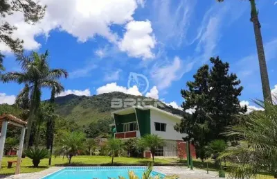 Casa com 4 quartos sendo 2 suítes na prata dos aredes - teresópolis/rj.