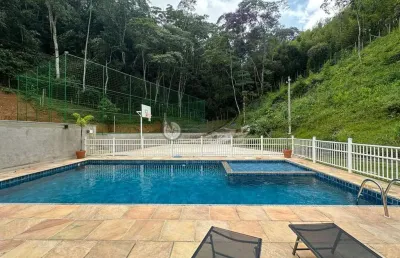 Casa com 2 quartos em condomínio na tijuca - teresópolis/rj.