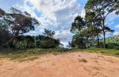 Terreno de rua com 1.927 m² no comary - teresópolis/rj.