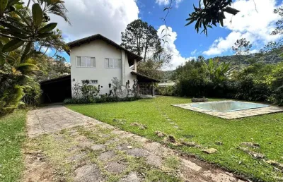 Casa independente com 3 quartos, 360 m² de terreno em albuquerque - teresópolis/rj.