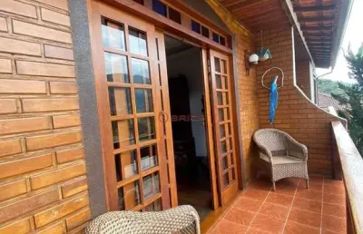 Casa com 3 quartos, 218 m² na granja guarani - teresópolis/rj