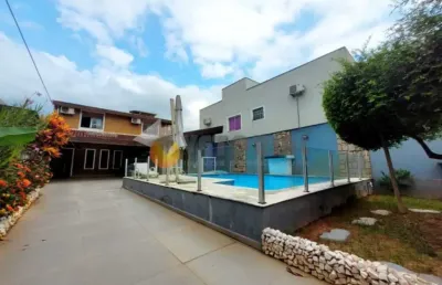Sobrado com 3 dormitórios e piscina, martim de sá  caraguatatuba sp
