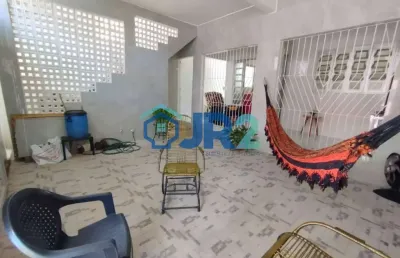 Casa para venda com estrutura para dois andares e área de lazer. só avista