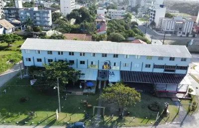 Oportunidade única frente mar em itapoá – terreno com construção ideal para hotel ou retrofit residencial no centro da cidade que mais cresce em sc