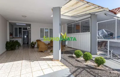 Casa com 6 quartos à venda na Rua dos Jasmins, 525, Jardim Monte Carlo, Maringá