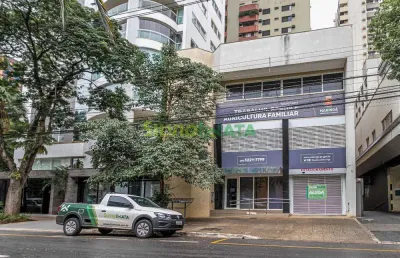 Excelente sala comercial com mais de 600,00 m² para locar no centro da cidade.