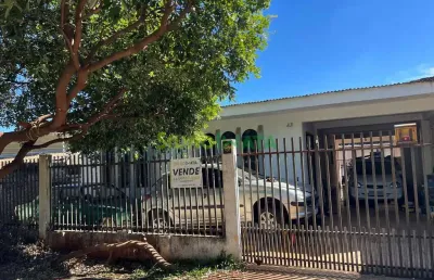 Casa com 3 quartos à venda na Rua Amador Bueno, 42, Conjunto Residencial Itamaraty, Maringá