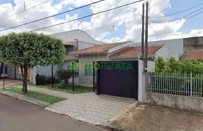 Casa térrea com piscina no jardim real  conforto e estilo