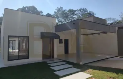 Casa nova e térrea, 03 dorm. no condomínio jardim colibri km.26