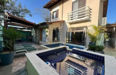 Casa 3 suítes, piscina com hidro, 4 vagas,km.26, churraqueira e forno pizza