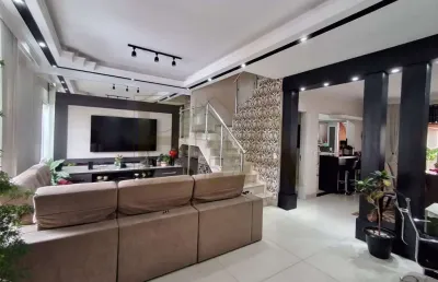 3 dormitórios sendo uma suíte com closet e varanda.