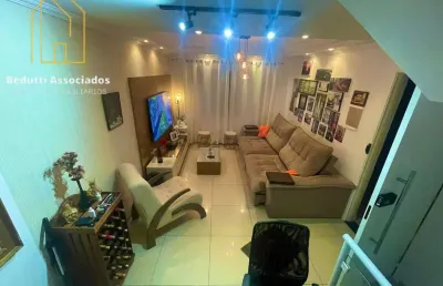Casa ampla, com 03 dormitórios em condomínio fechado
