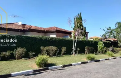 Casa térrea, estilo fazenda condomínio de excelente padrão