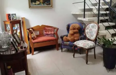 Casa 03 dormitórios, 1 suíte com sacada, pé direito duplo, 2 vagas