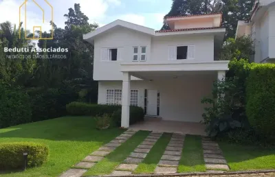 Casa com 240m² construídos e 4 suítes no  miolo da granja