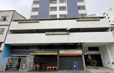 Apartamento de quarto e sala, com localização excelente, na rua benjamin constant!