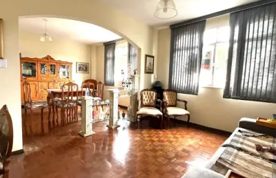 More em um dos locais mais procurados de juiz de fora, com muitos comércios de alto padrão, shopping, e tudo que você precisa!