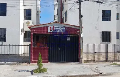 Descubra o conforto e a praticidade de viver em um apartamento de 2 dormitórios no coração de candeias, jaboatão dos guararapes. localizado no renomado edifício montesquieu, este imóvel de 55m² de áre