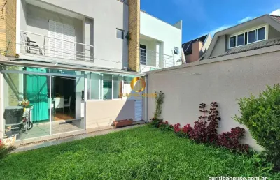 Sobrado com 4 quartos sendo 1 suíte master e 2 demi-suítes e amplo terreno fundos no água verde