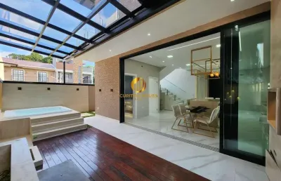 Magnífica casa altíssimo padrão com 3 suítes sendo 1 master com closet e banheira; espaço gourmet com jacuzzi no umbará