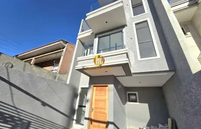 Sobrado triplex com 4 quartos sendo 1 suíte e solarium no sítio cercado ao lado da academia rumo fitness