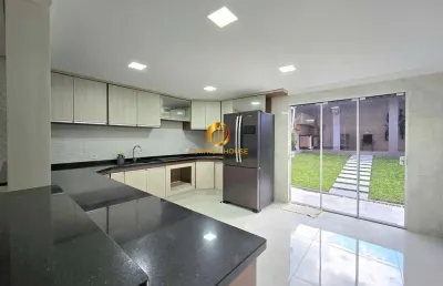 Sobrado triplex de alto padrão com 4 quartos sendo 2 suítes master,  no condomínio camélia, cidade industrial de curitiba