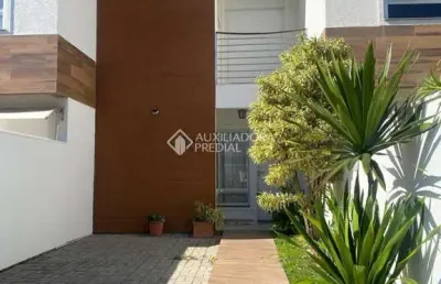 Casa com 3 quartos para alugar na rua valdemiro josé vieira, 161, campeche, florianópolis, 116 m2 por r$ 6.800