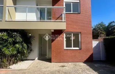 Casa com 3 quartos para alugar na rua grumixama, 201, campeche, florianópolis, 139 m2 por r$ 6.150