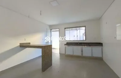 Apartamento com 3 quartos para alugar no Mangabeiras, Divinópolis 