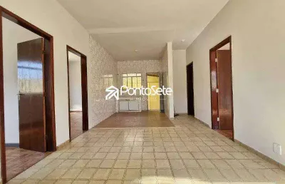 Casa com 3 quartos para alugar no Planalto, Divinópolis 