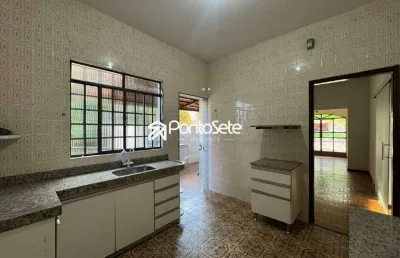 Casa com 3 quartos para alugar no Centro, Divinópolis 