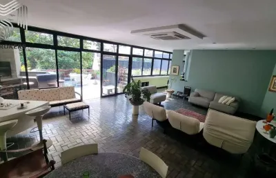 Cobertura impecável de 3 quartos na barra da tijuca-rj: 2 suítes, 3 salas, 6 banheiros, 3 vagas, 390m²