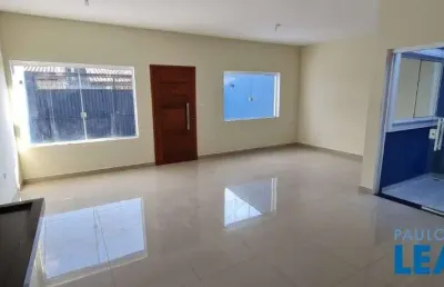 Casa com 3 quartos para alugar na Rua Ciro dos Anjos, Loteamento Villa Branca, Jacareí