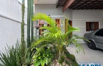 Casa com 3 quartos à venda na Rua Maria Martins, Loteamento Villa Branca, Jacareí