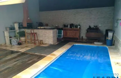 Casa com 3 quartos para alugar na Rua Joseph Harry Eloi Gaillardetz, Residencial Parque dos Sinos, Jacareí