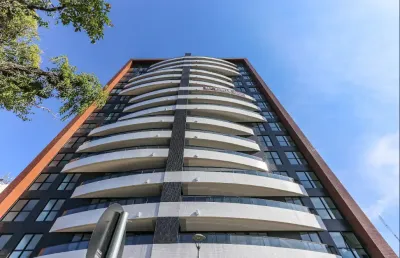 Explore o luxo e sofisticação com o nosso empreendimento da renomada construtora flor de lis: apartamento edifício cabral hills.