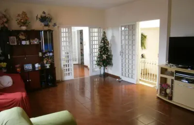 Casa com 3 quartos à venda na Rua Maria Evarista, Glória, Belo Horizonte