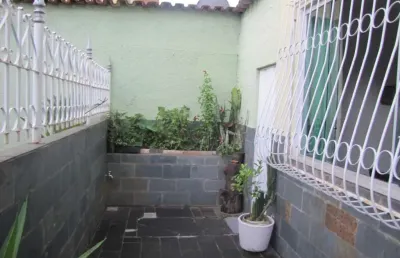 Casa com 3 quartos à venda na Rua Olga Dias de Castro, Santa Rosa, Belo Horizonte