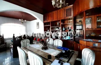 Casa com 3 quartos à venda na Rua Maria José de Jesus, Camargos, Belo Horizonte