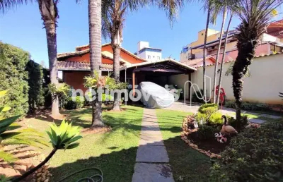 Casa com 4 quartos à venda na Rua Seis, Arvoredo 2ª Seção, Contagem