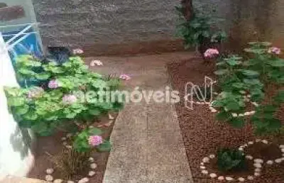 Casa com 6 quartos à venda na Rua Laura Brito Farias, Heliópolis, Belo Horizonte