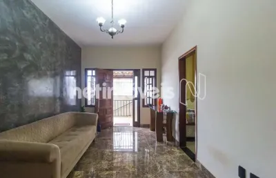 Casa com 4 quartos à venda na Rua Pitangui, Sagrada Família, Belo Horizonte