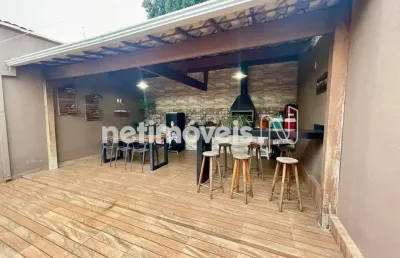 Casa com 2 quartos à venda na Rua Camanducaia, Parque Xangri-Lá, Contagem