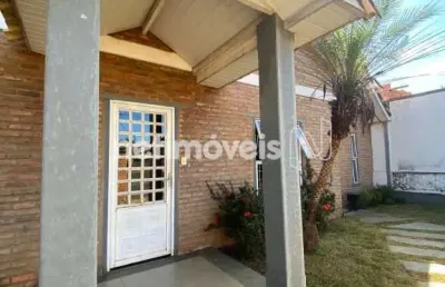 Casa com 4 quartos à venda na Rua Doutor Guilherme Dalle, Centro, Caetanópolis