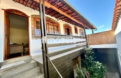 Casa com 3 quartos à venda na Rua Lírica, Santa Mônica, Belo Horizonte